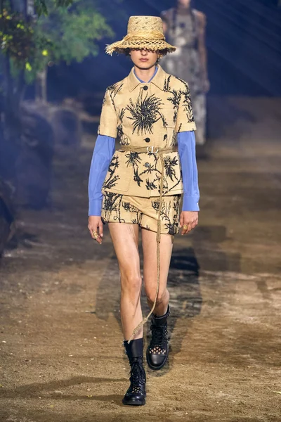Look 22